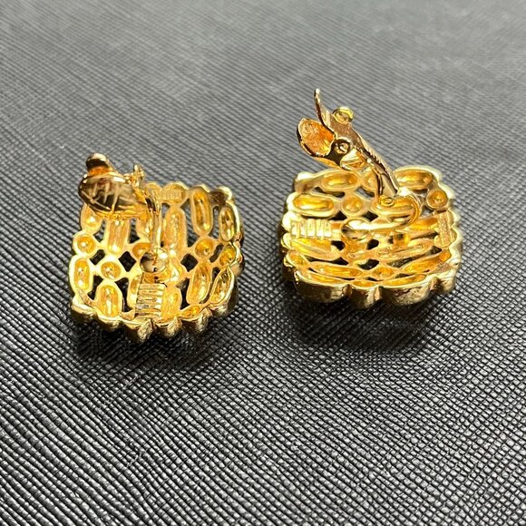 Vintage Trifari Golden Tone Clip On Earrings Marked VTG Square Quilted - Picture 7 of 12